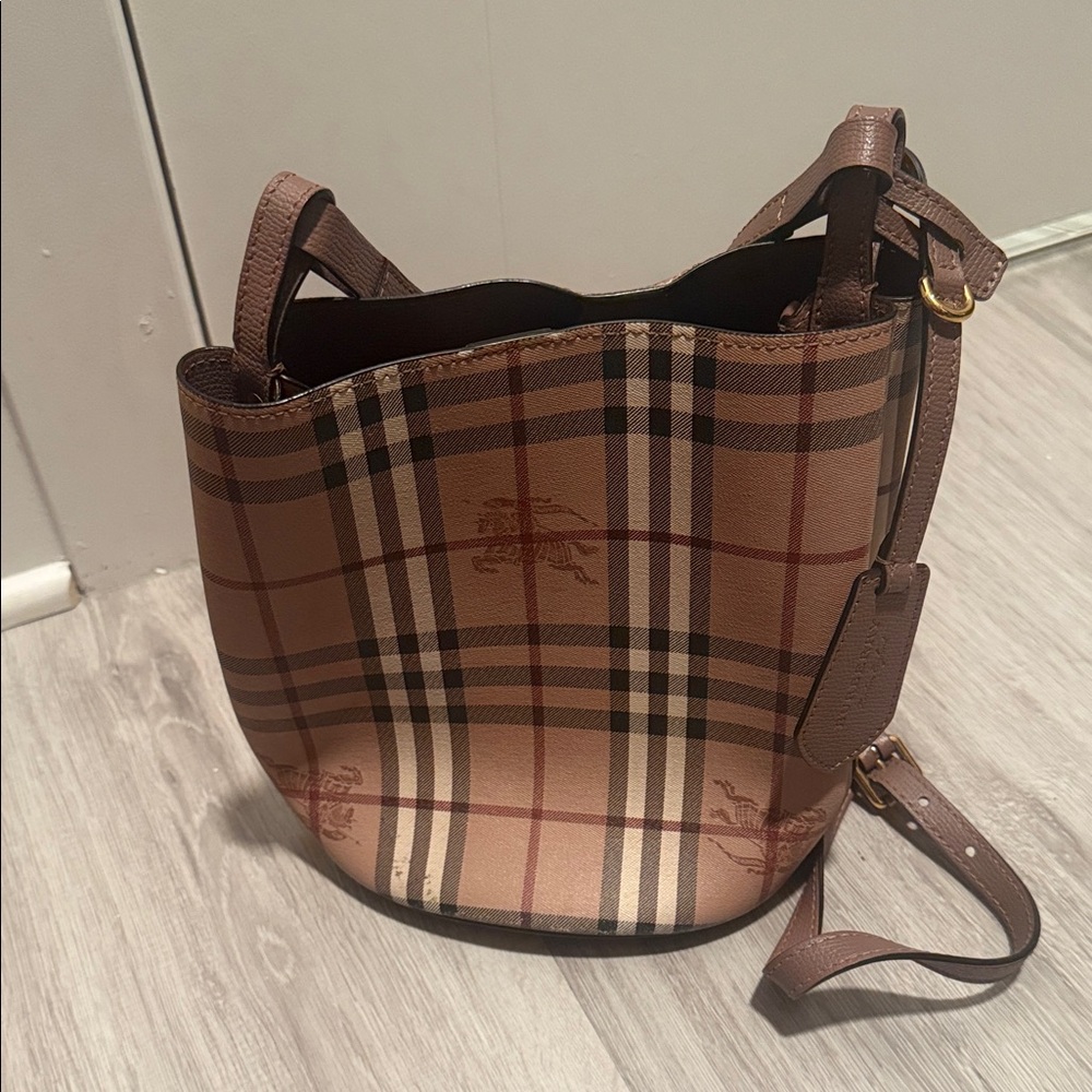 Authentic Burberry Bucket Purse - Picture 3 of 6